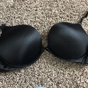 Black Victoria’s Secret bra